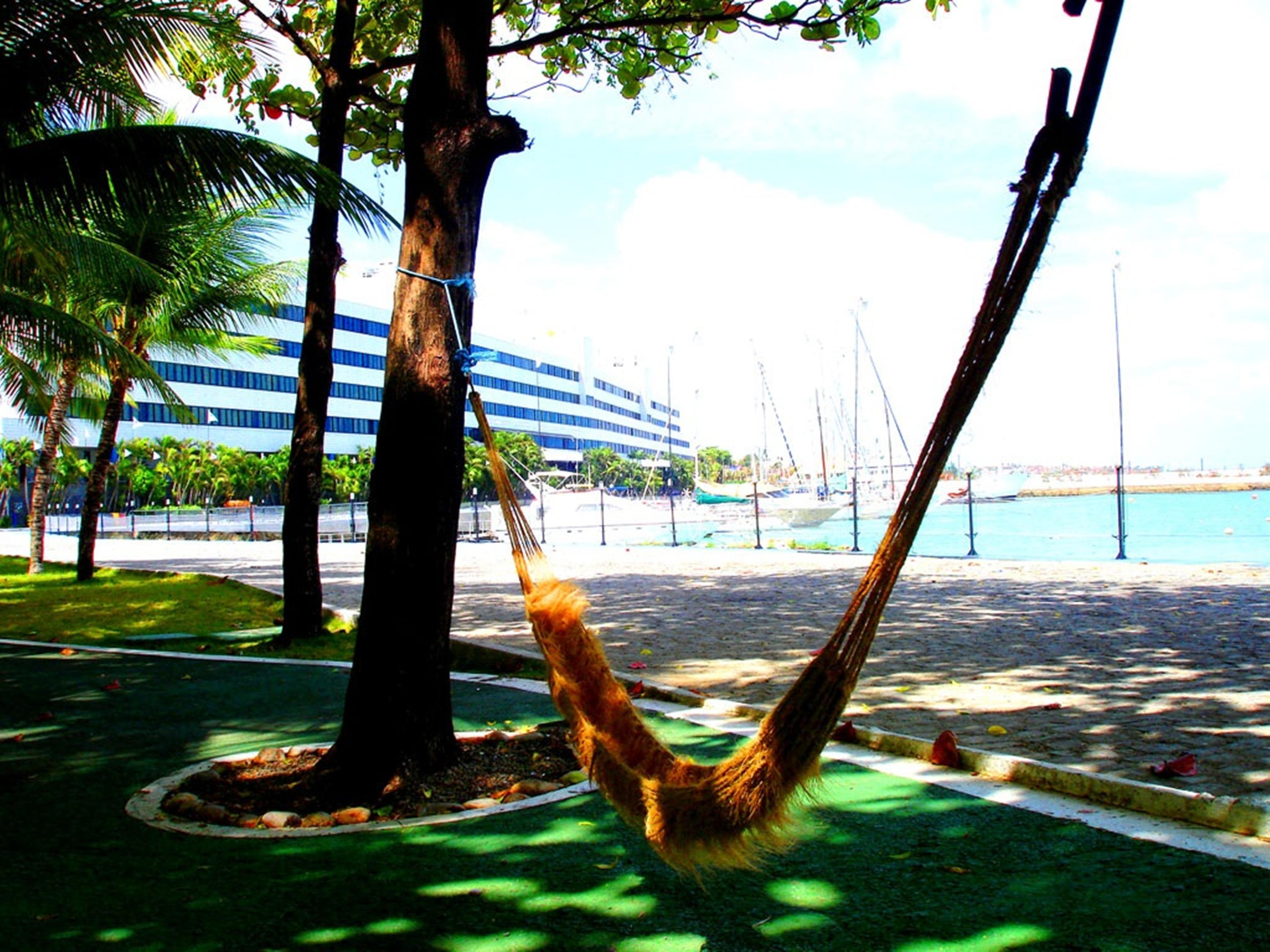 Marina Park Hotel Форталеза Екстериор снимка The anchor of the USS Maine